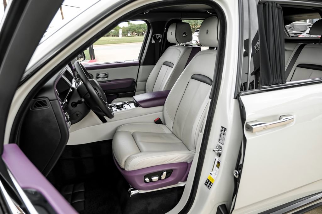 Used 2022 Rolls-Royce Cullinan Black Badge image 28