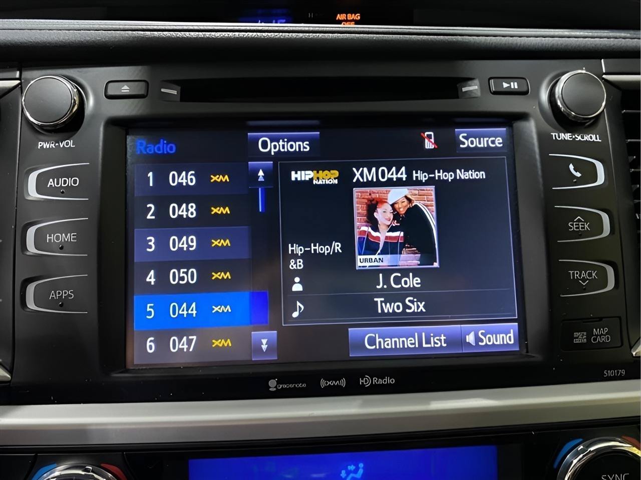 Used 2018 Toyota Highlander XLE AWD/4WD image 12