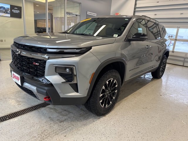 Used 2025 Chevrolet Traverse Z71 image 6