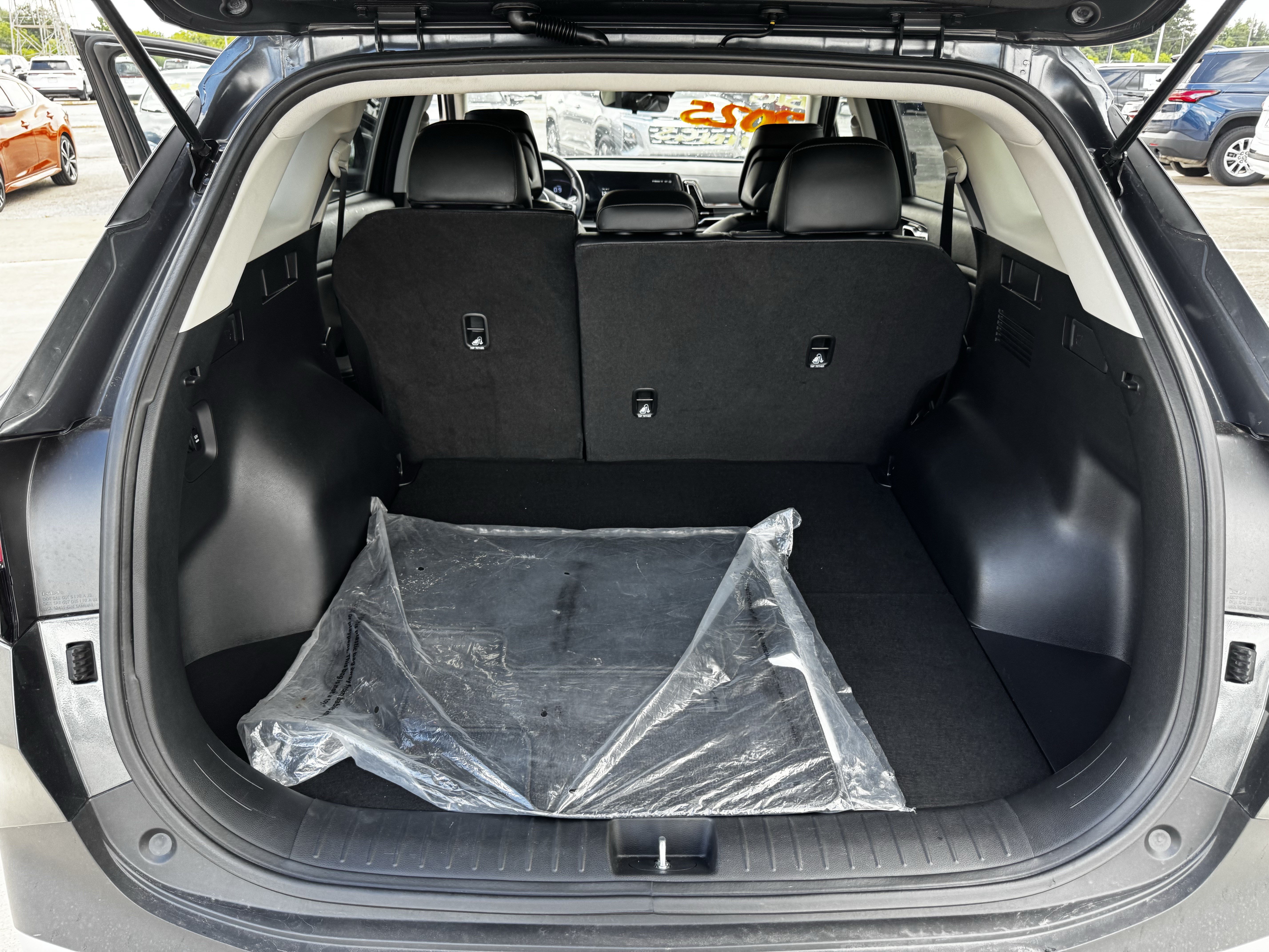 Used 2025 Kia Sportage EX FWD image 26