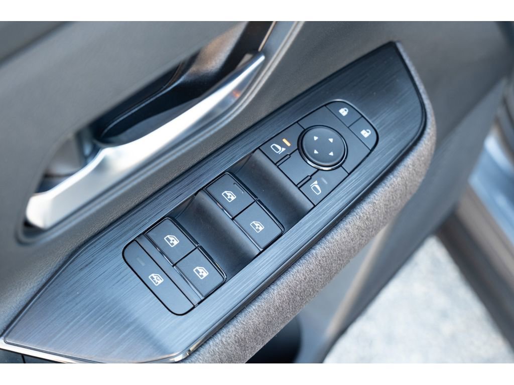 Used 2025 Nissan Kicks SV w/ Interior Electronics Package image 14