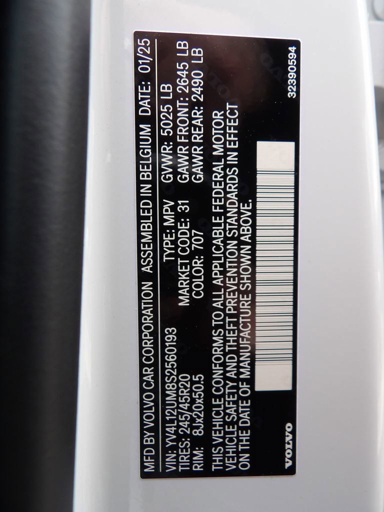 New 2025 Volvo XC40 B5 Ultra w/ Climate Package image 32