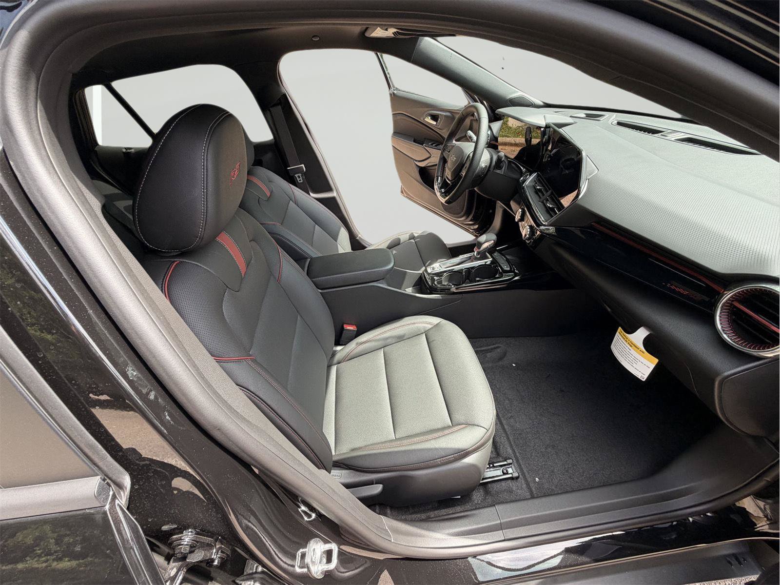 New 2026 Chevrolet Trax RS w/ Sunroof Package FWD image 25