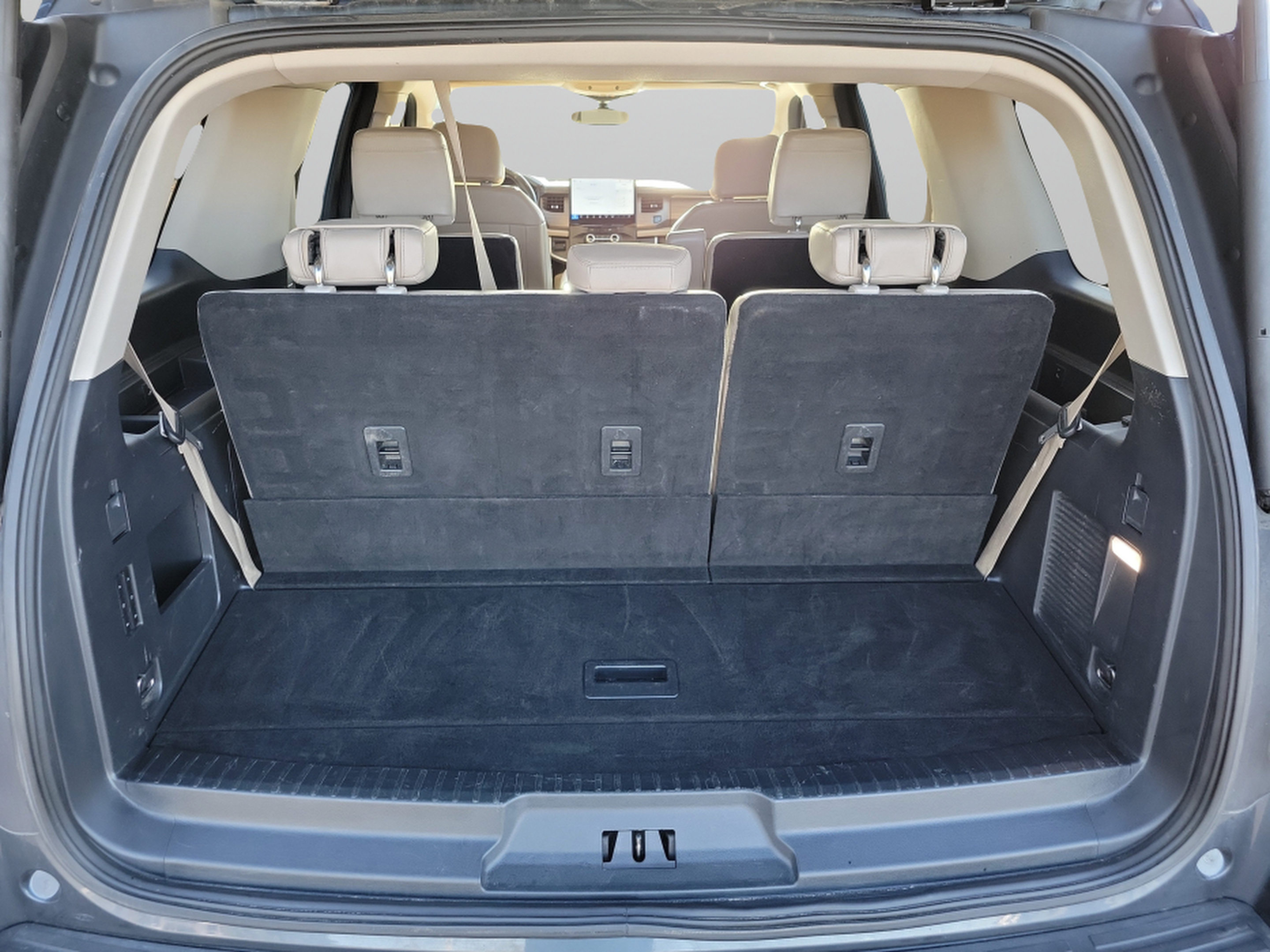 Used 2024 Ford Expedition Limited AWD/4WD image 7