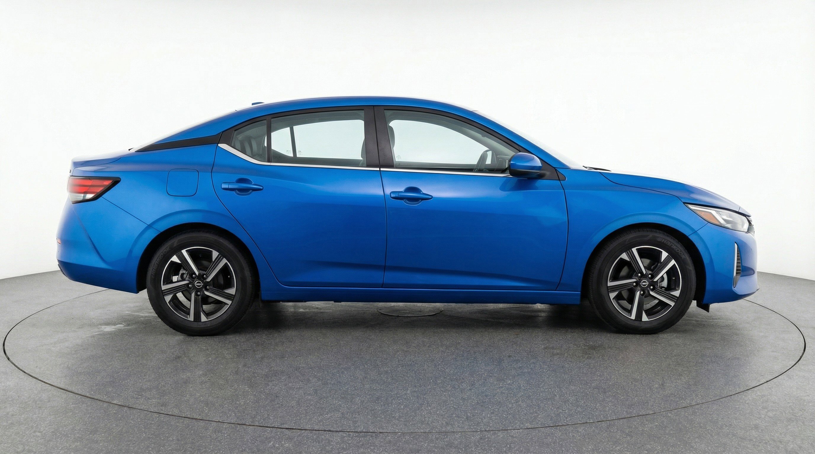 Used 2025 Nissan Sentra SV FWD image 11