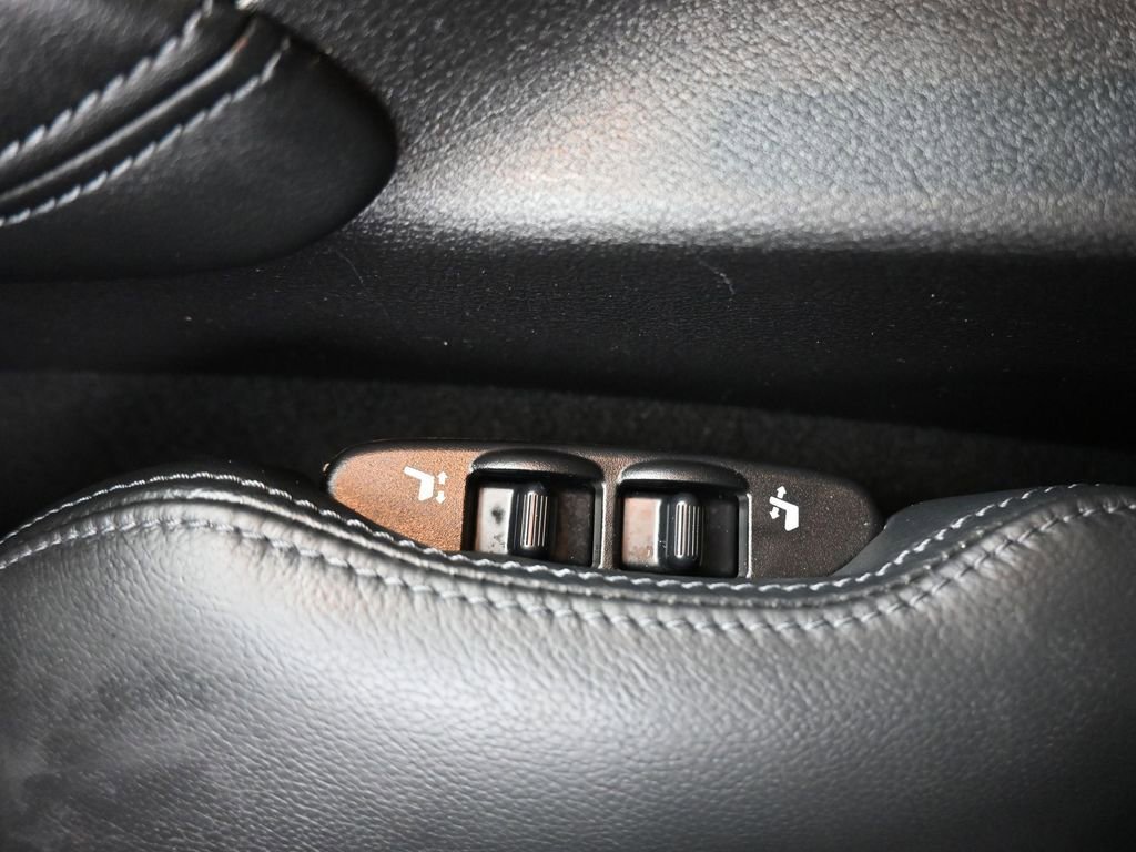 Used 2023 Nissan Z w/ Floor Mat Package (L93) RWD image 28