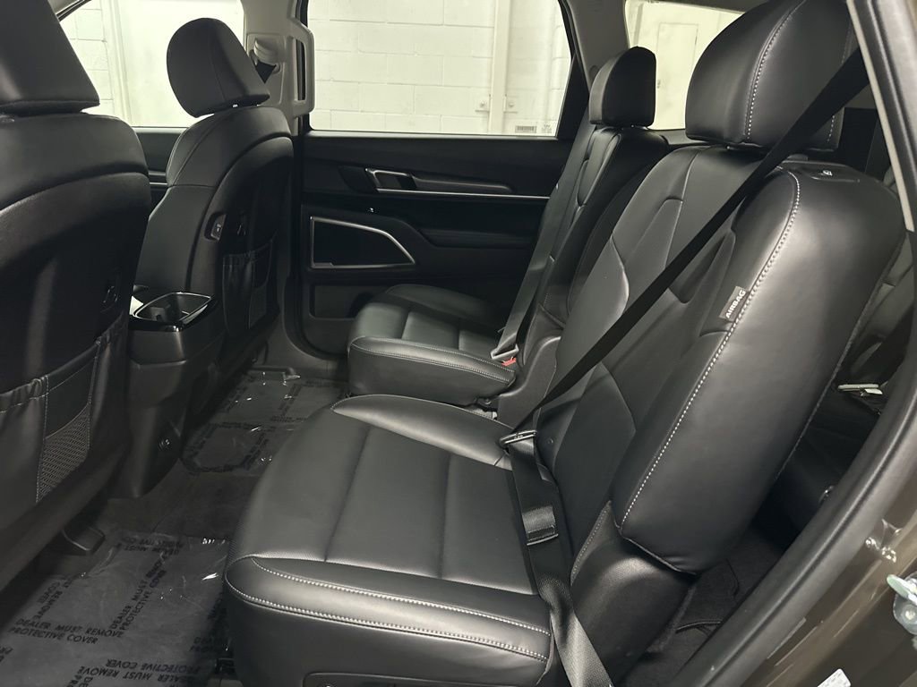 Used 2025 Kia Telluride S image 36