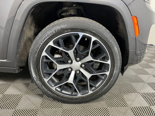 Used 2023 Jeep Grand Cherokee Summit AWD/4WD image 9