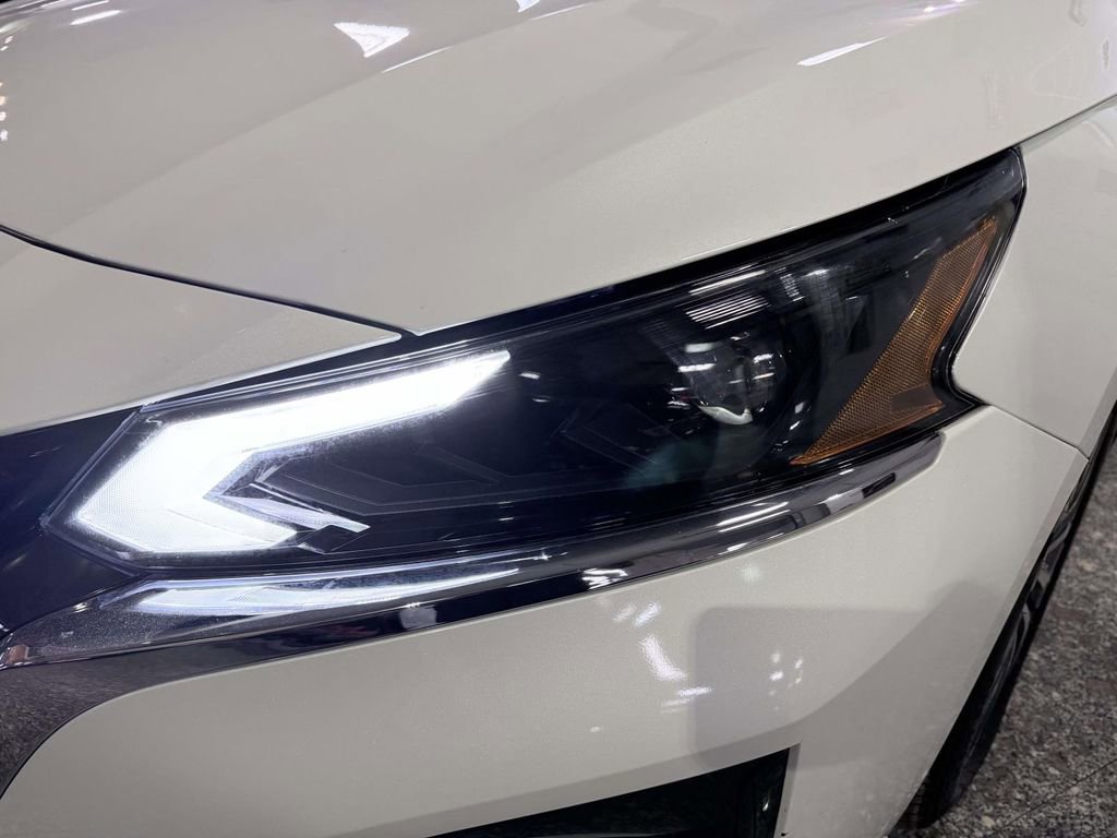 Used 2025 Nissan Altima 2.5 SV w/ SV Premium Package FWD image 9