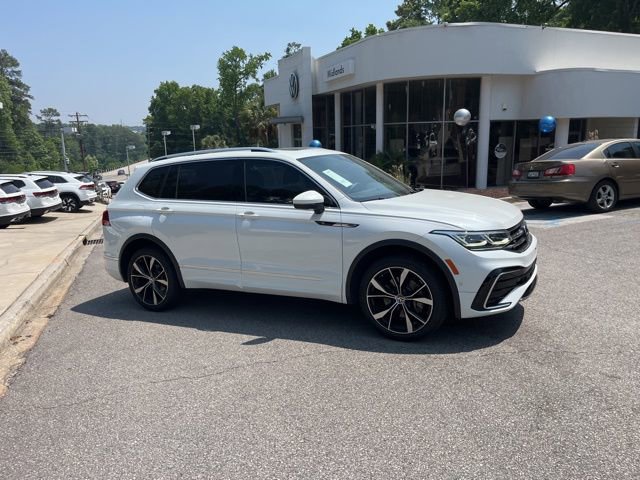 Used 2022 Volkswagen Tiguan SEL R-Line image 2