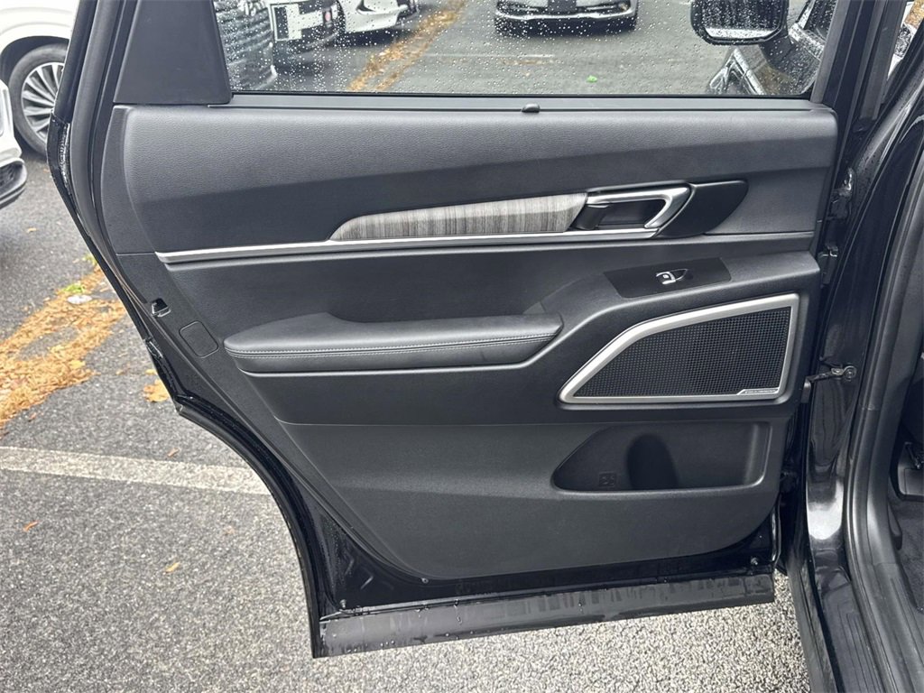 Used 2023 Kia Telluride EX image 11