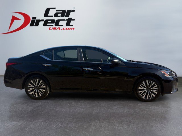Used 2025 Nissan Altima 2.5 SV FWD image 13