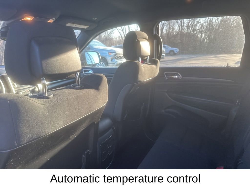 Used 2017 Jeep Grand Cherokee Laredo w/ Quick Order Package 23E image 12