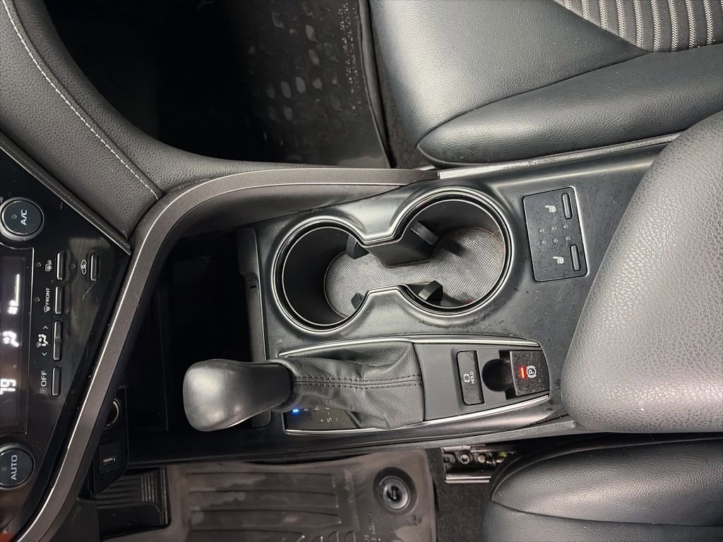 Used 2020 Toyota Camry SE w/ Cold Weather Package AWD/4WD image 23