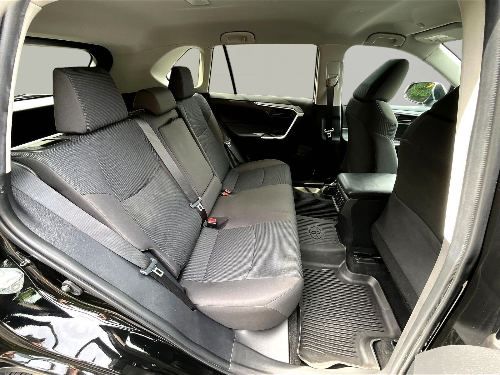 Used 2024 Toyota RAV4 LE FWD image 25