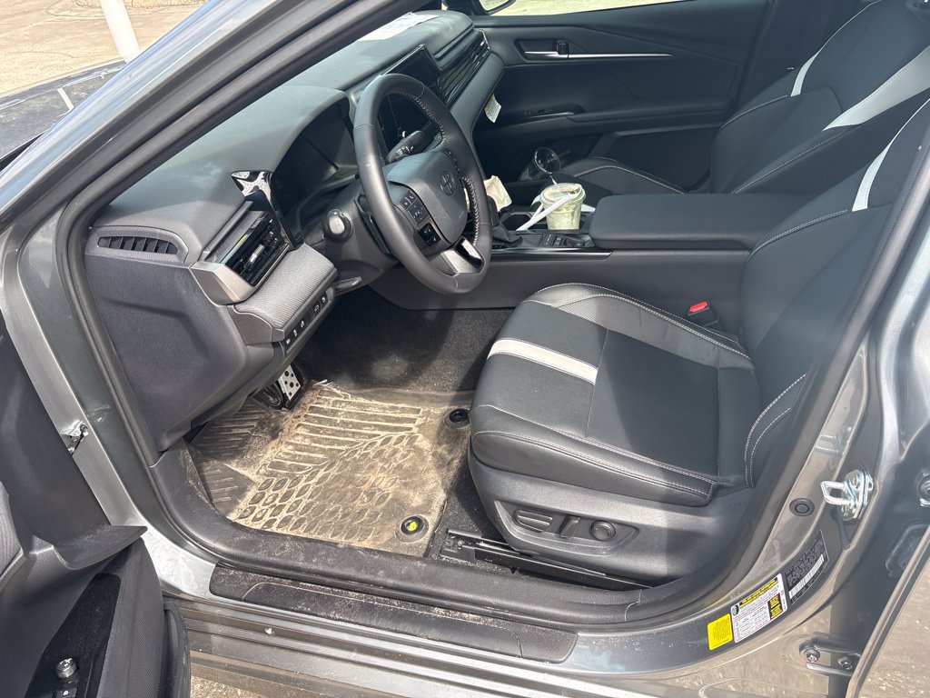 Used 2026 Toyota Camry SE FWD image 4