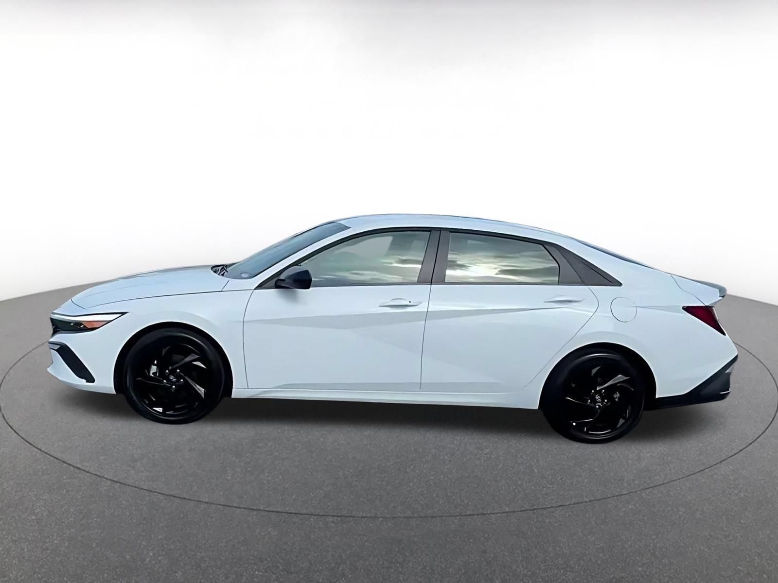 Used 2026 Hyundai Elantra Sport FWD image 8