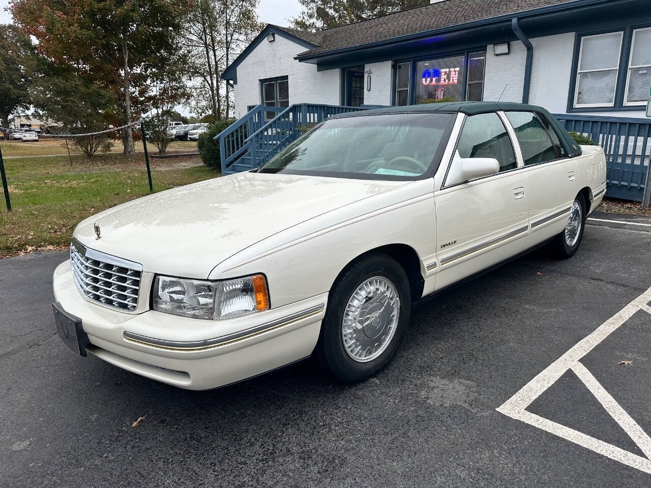 Used 1998 Cadillac De Ville D'Elegance w/ Safety/Security Pkg FWD image 4