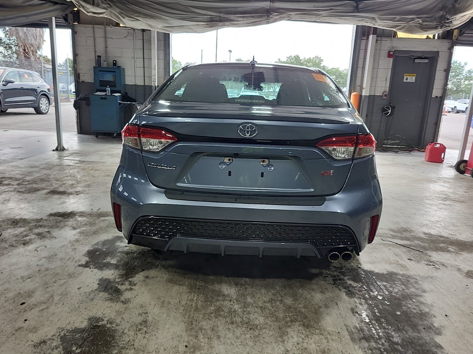 Used 2020 Toyota Corolla SE w/ SE Premium Package FWD image 6