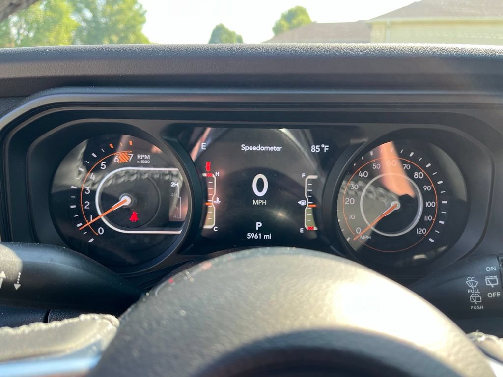 Used 2025 Jeep Wrangler Unlimited Sahara AWD/4WD image 31
