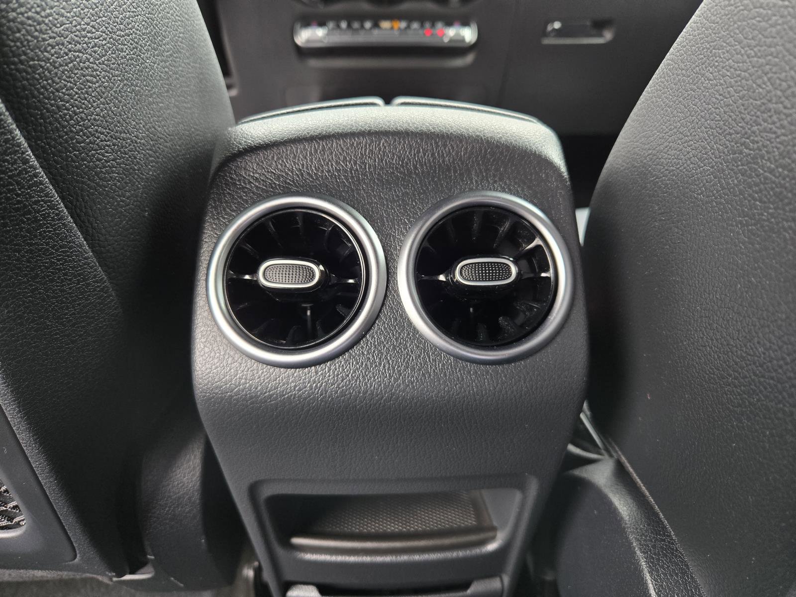 Used 2022 Mercedes-Benz GLB 250 4MATIC w/ Premium Package Lite image 26