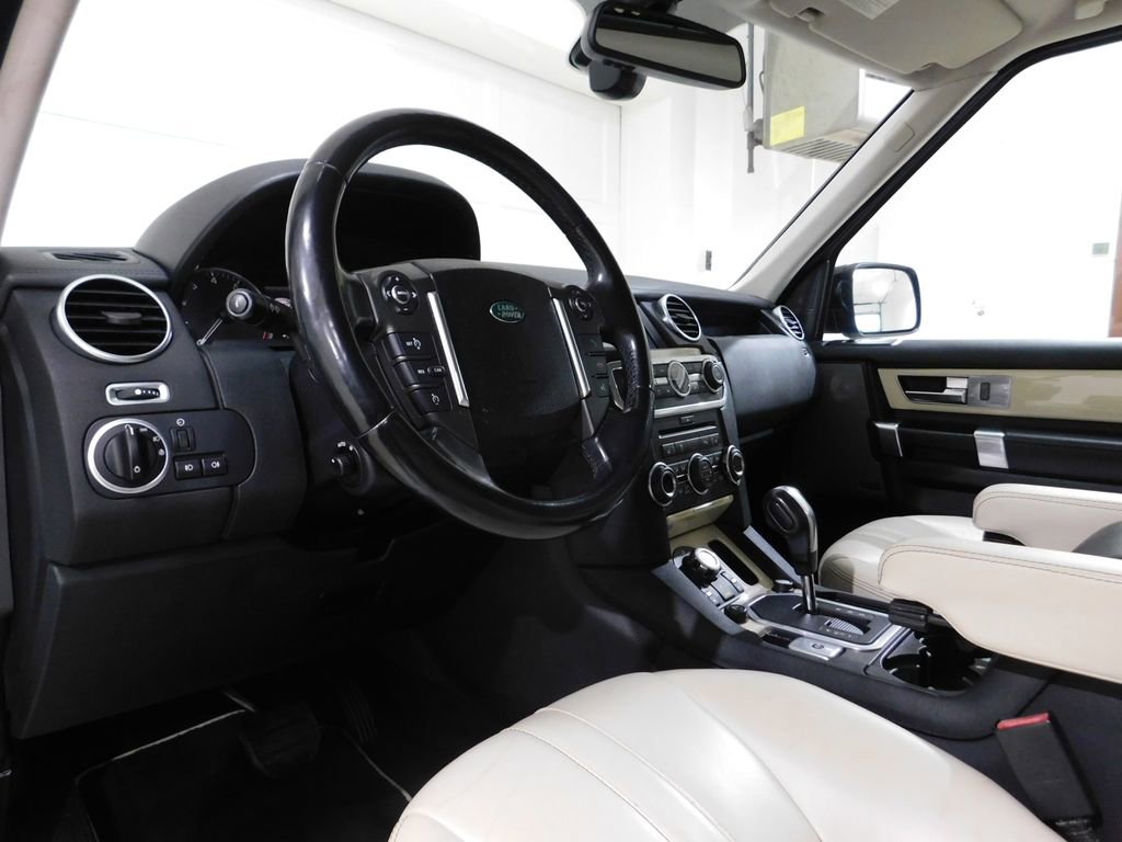 Used 2011 Land Rover LR4 HSE LUX AWD/4WD image 24