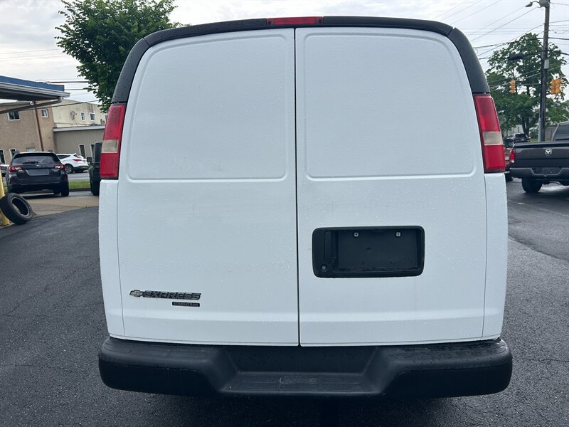 Used 2013 Chevrolet Express 2500 RWD image 4