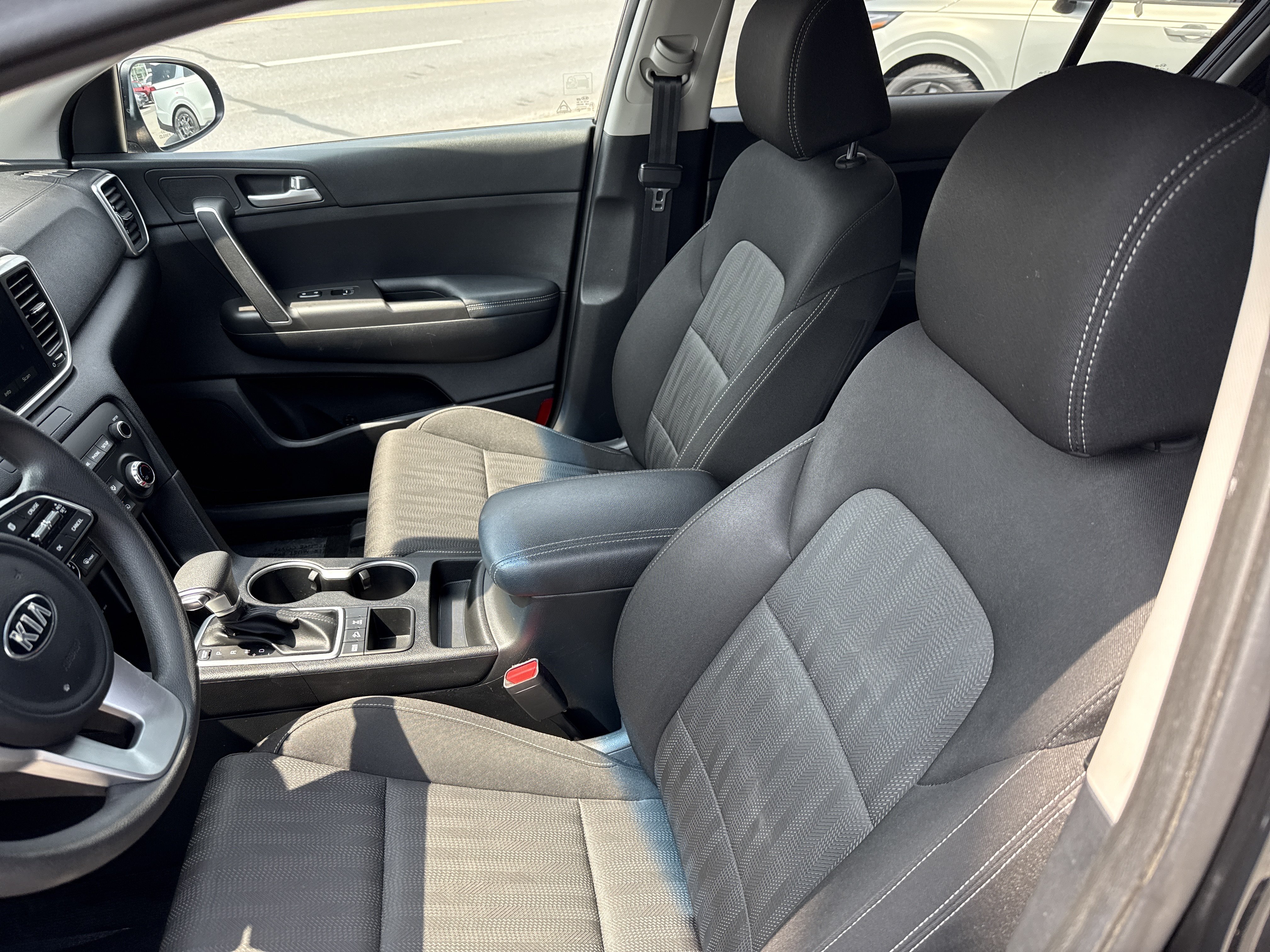 Used 2020 Kia Sportage LX AWD/4WD image 12