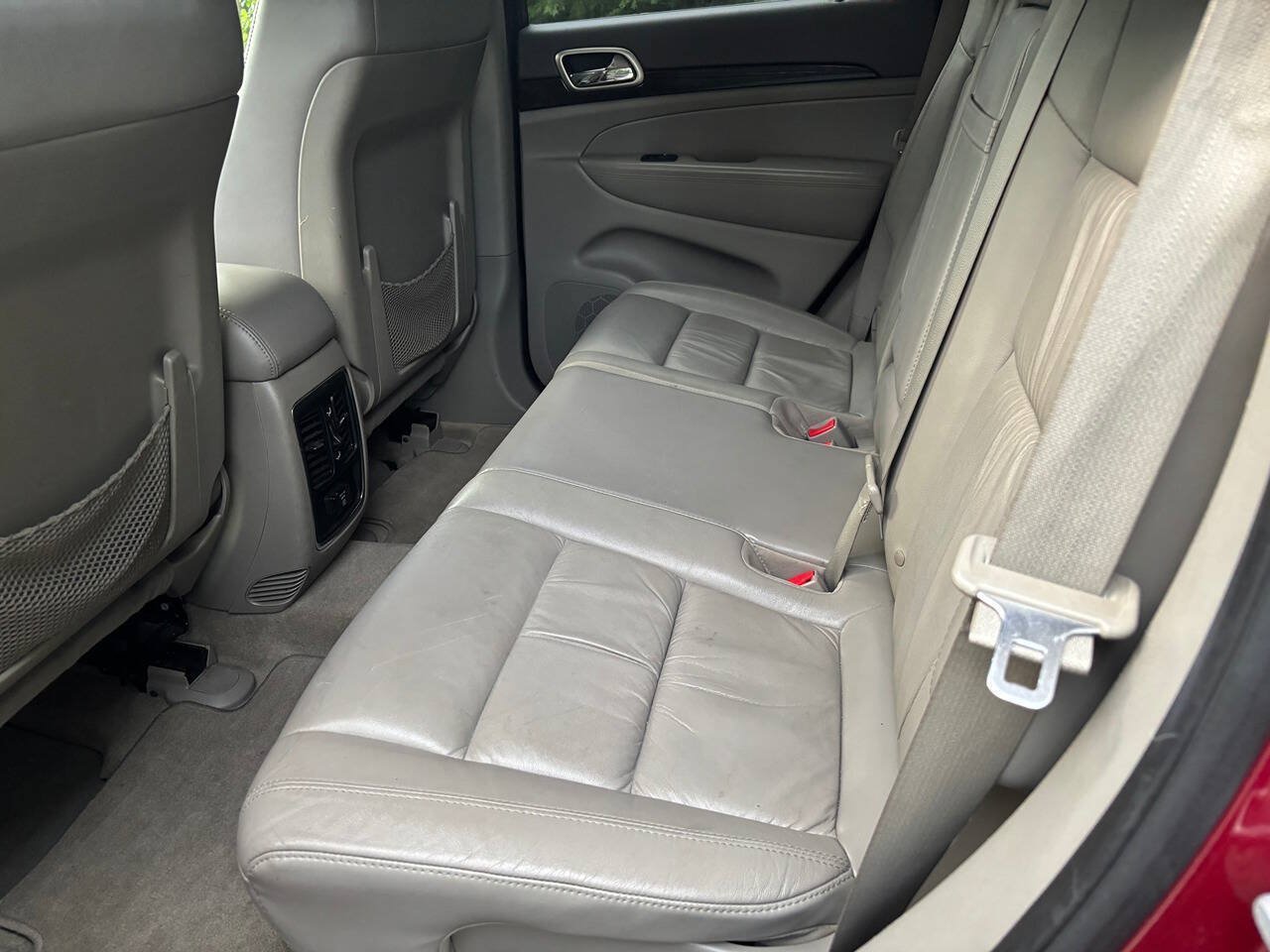 Used 2012 Jeep Grand Cherokee Laredo AWD/4WD image 19