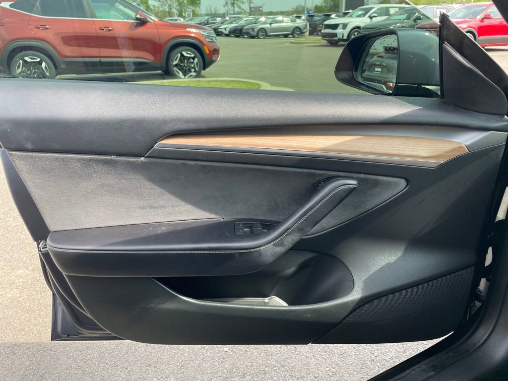 Used 2023 Tesla Model 3 Standard Range image 18