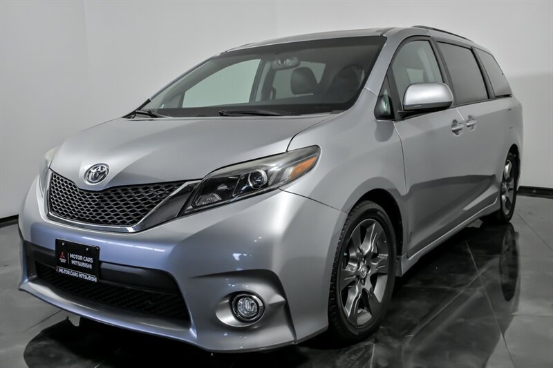 Used 2016 Toyota Sienna SE w/ SE Preferred Package FWD image 5