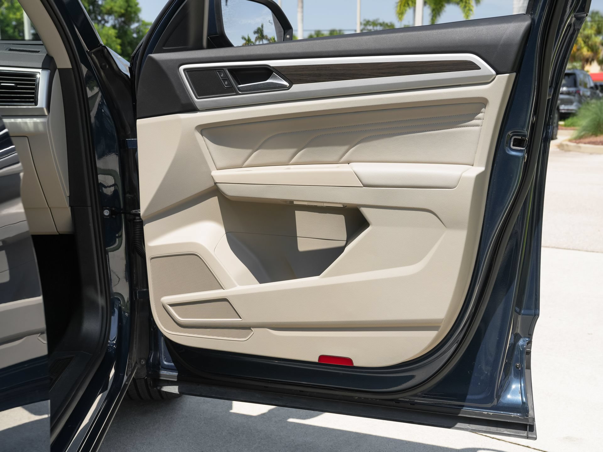Used 2022 Volkswagen Atlas SE w/ Panoramic Sunroof Package FWD image 38