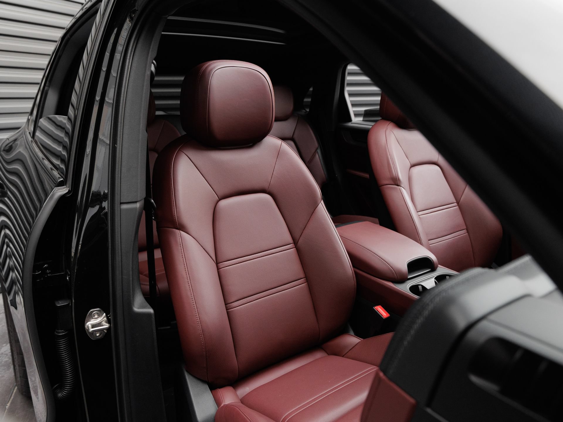 Certified 2025 Porsche Cayenne E-Hybrid AWD/4WD image 39