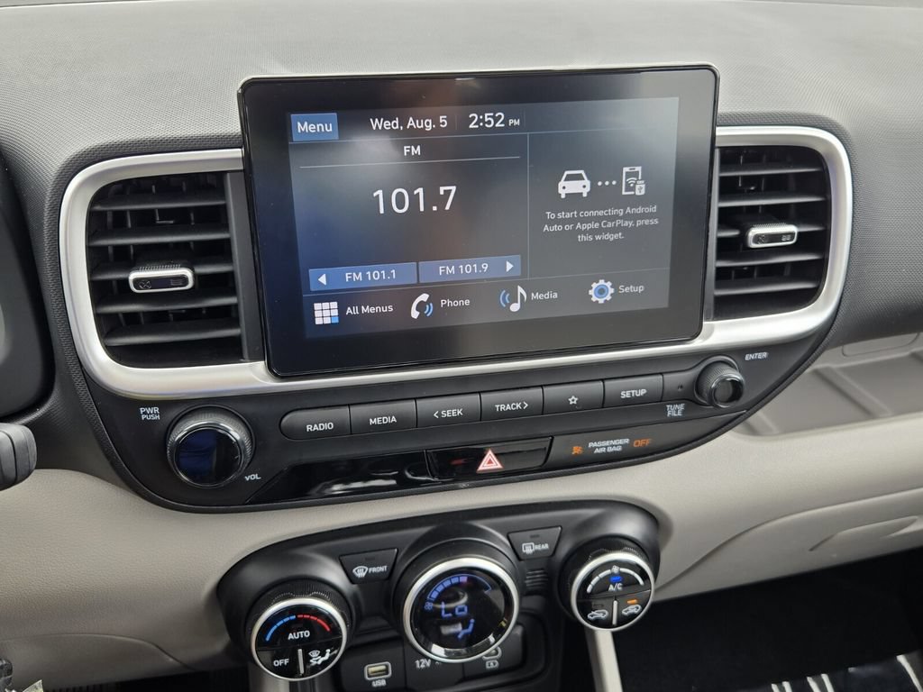 Certified 2023 Hyundai Venue SEL FWD image 19
