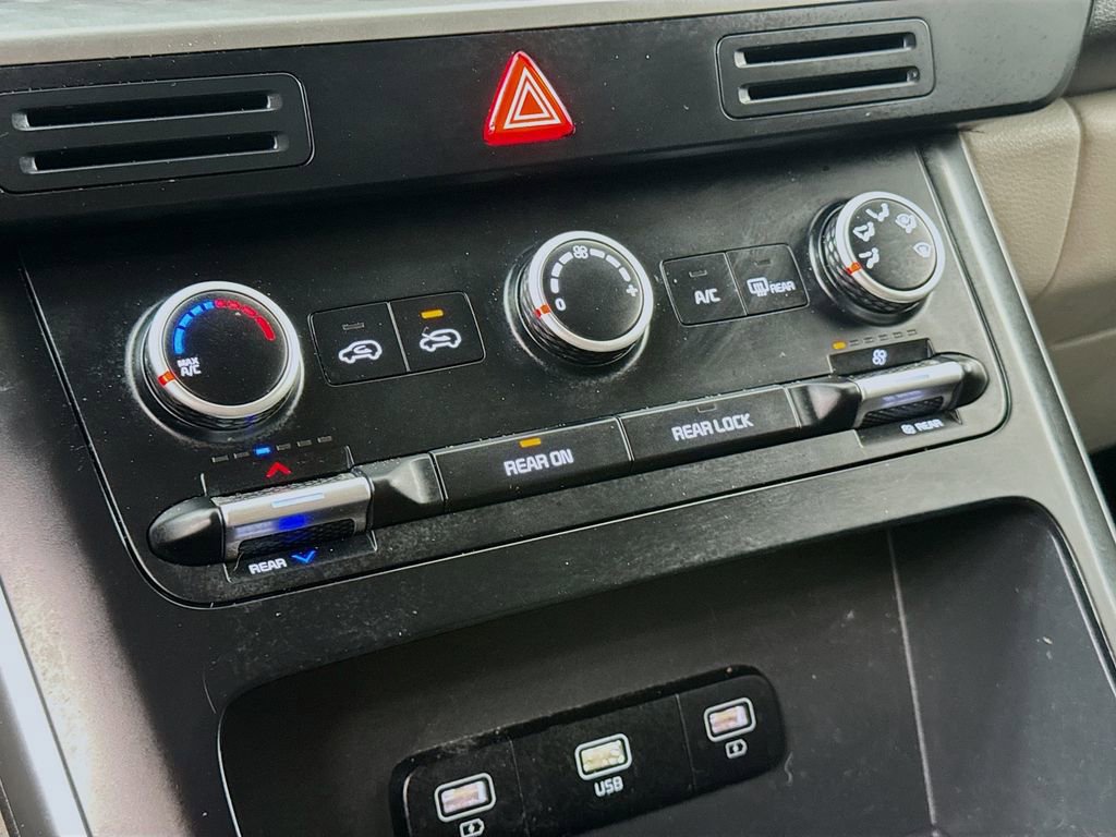 Used 2022 Kia Carnival LX FWD image 18