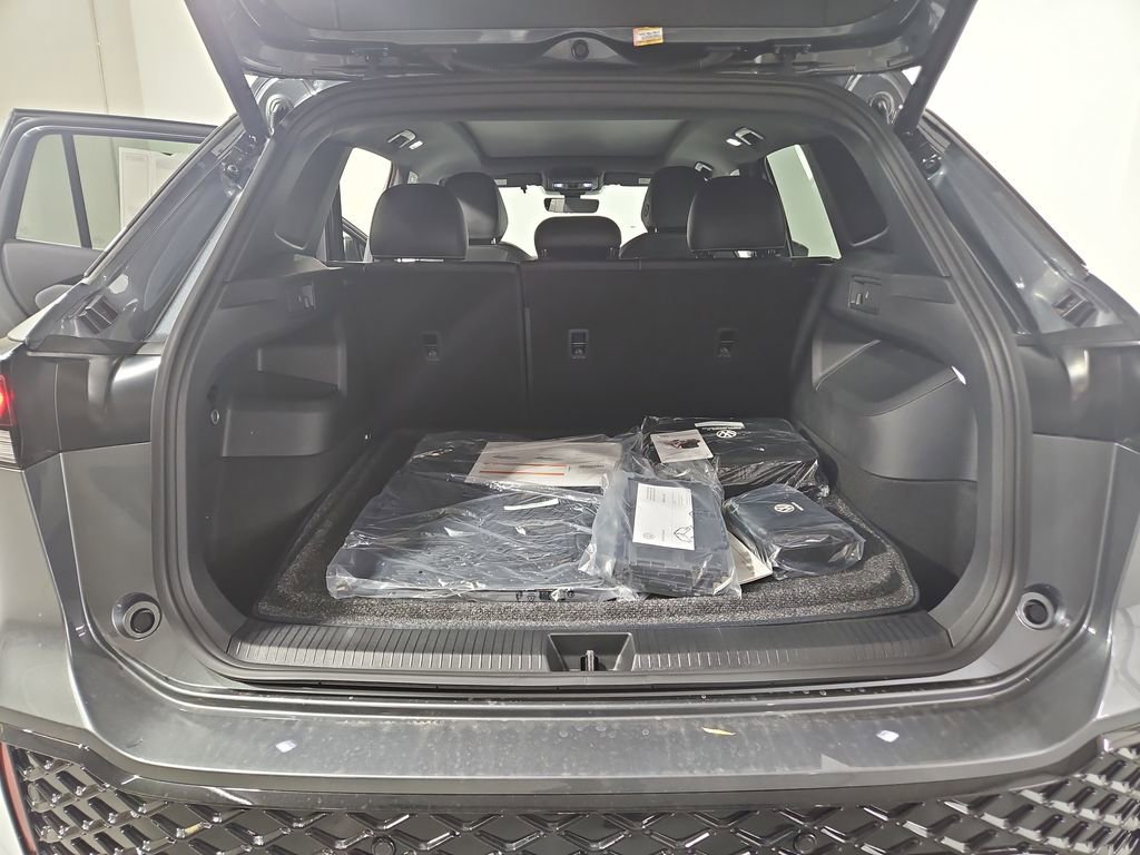 New 2026 Volkswagen Tiguan SE R-Line image 21