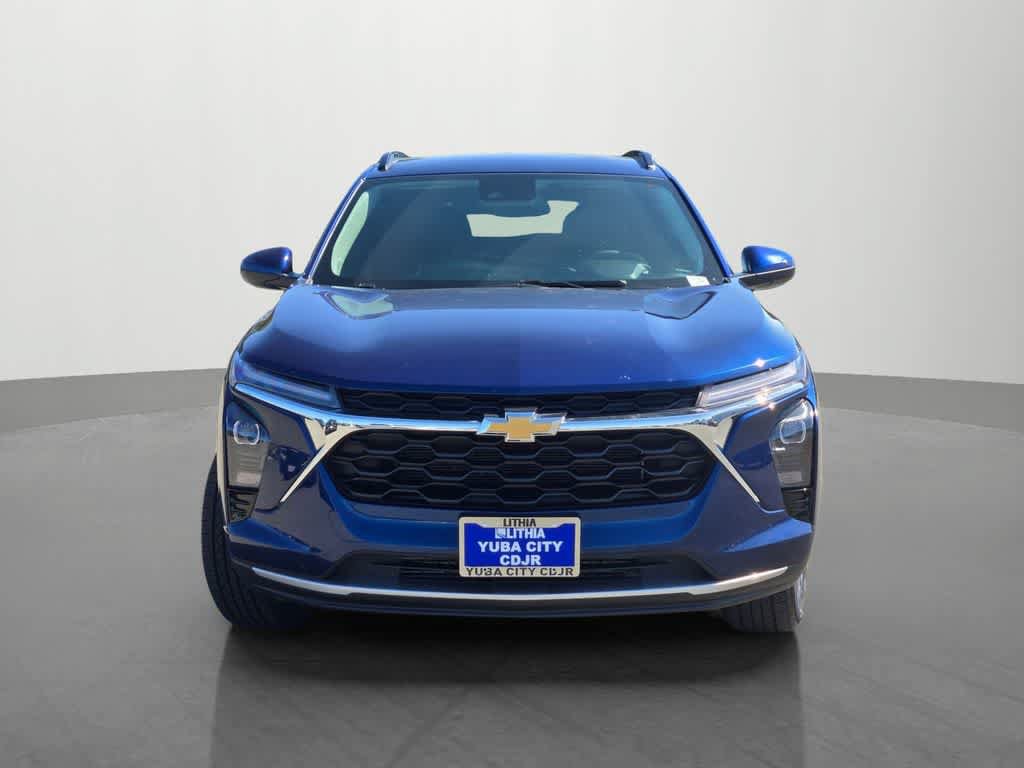 Used 2024 Chevrolet Trax LT FWD image 2