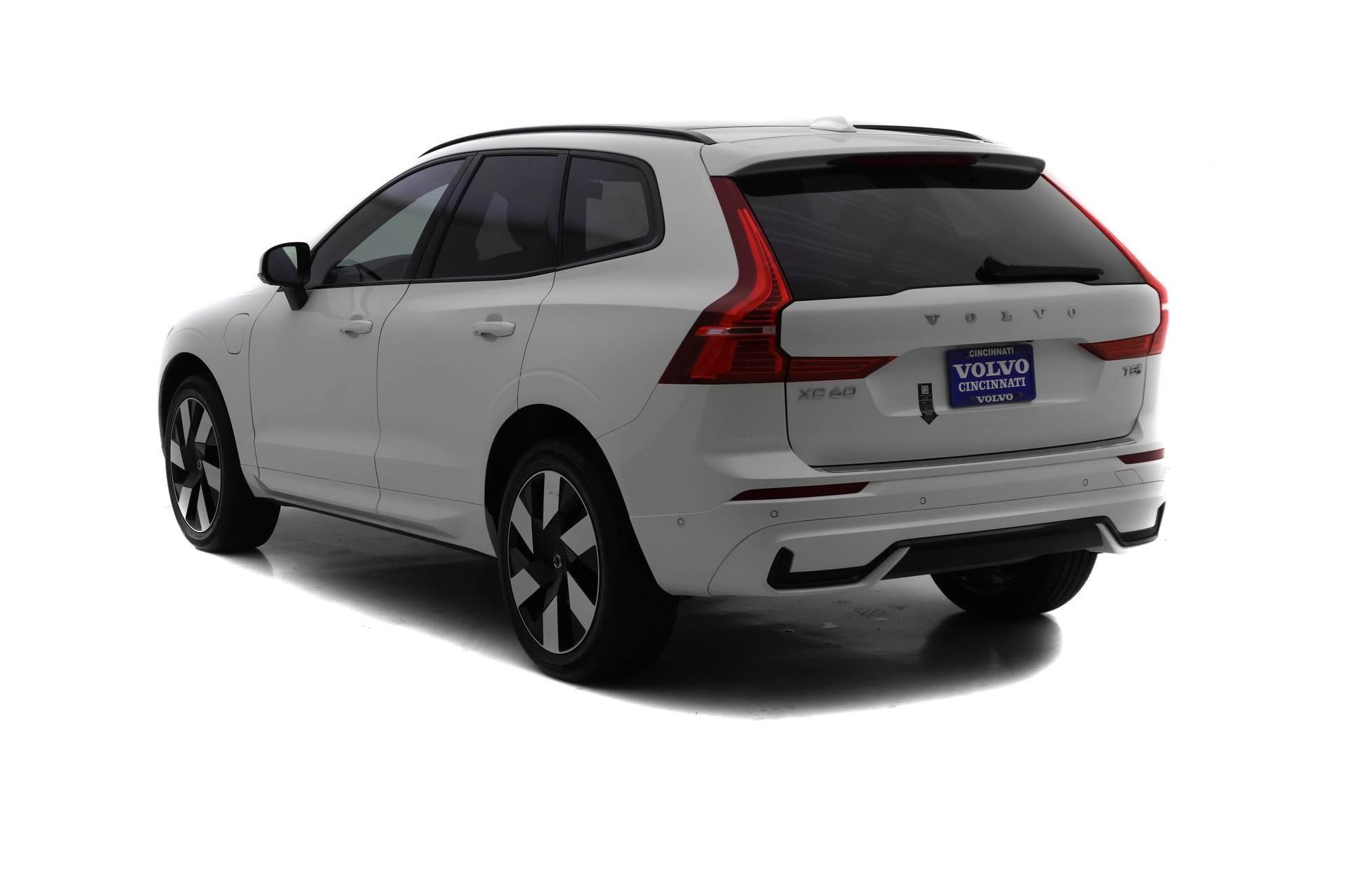 Used 2025 Volvo XC60 T8 Plus w/ Protection Package Premier image 6