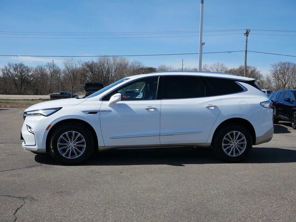 Used 2023 Buick Enclave Essence AWD/4WD image 6
