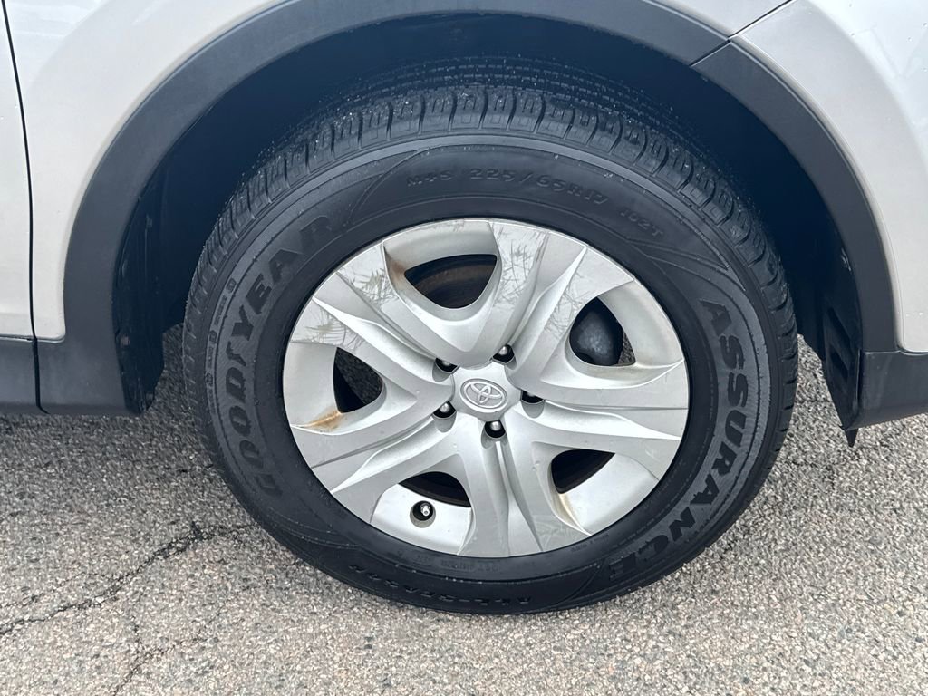 Used 2014 Toyota RAV4 LE image 38