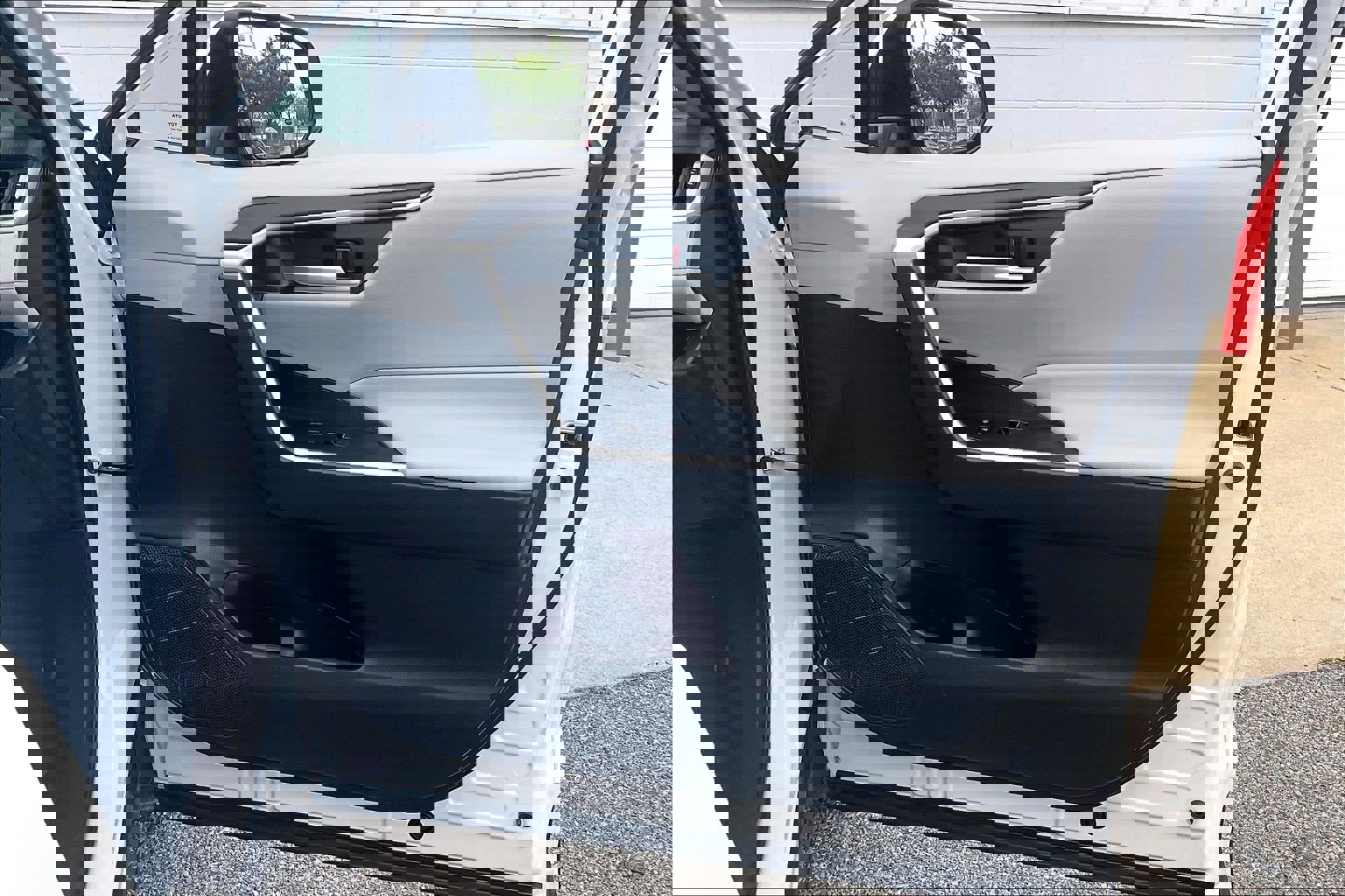 Used 2024 Toyota RAV4 XLE image 28