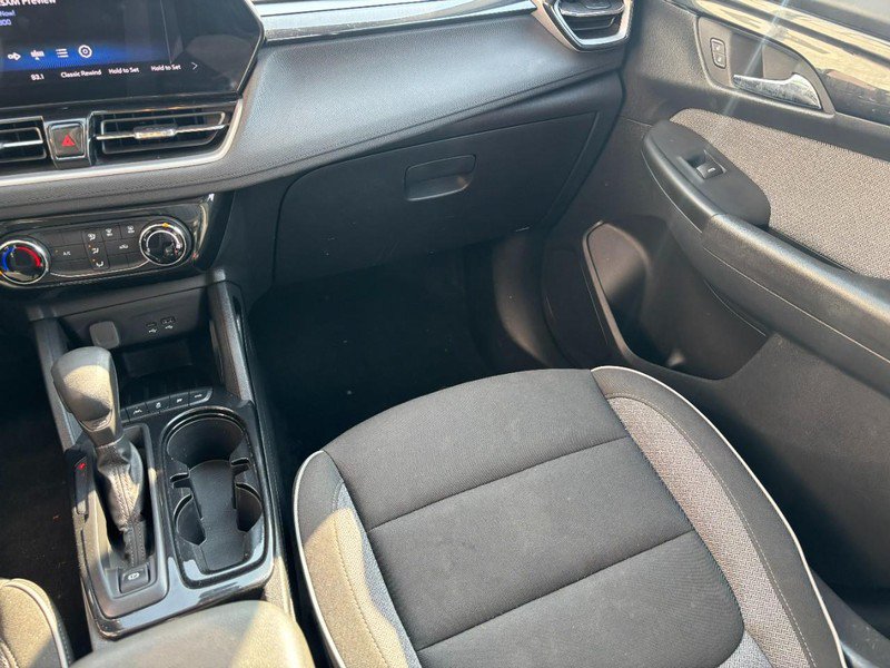 Used 2025 Chevrolet TrailBlazer LT AWD/4WD image 19