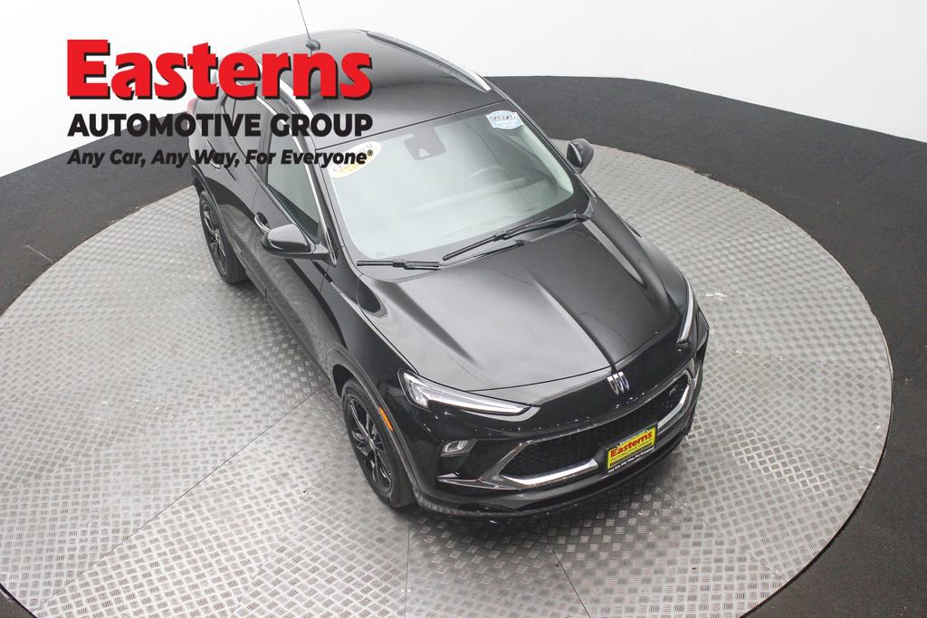 Used 2024 Buick Encore GX Sport Touring image 3