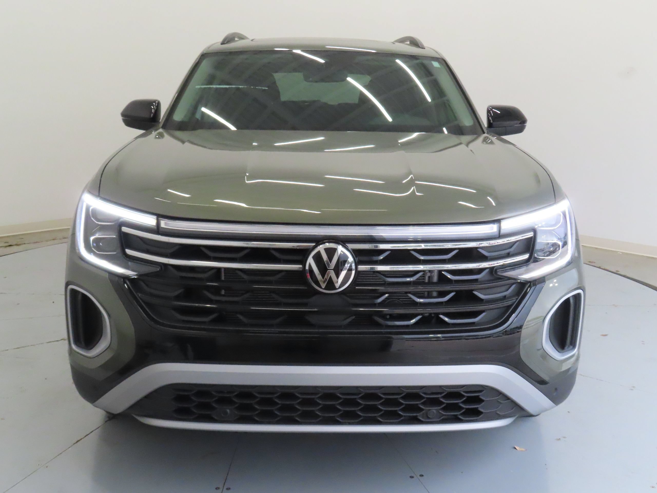 New 2026 Volkswagen Atlas Peak Edition AWD/4WD image 9