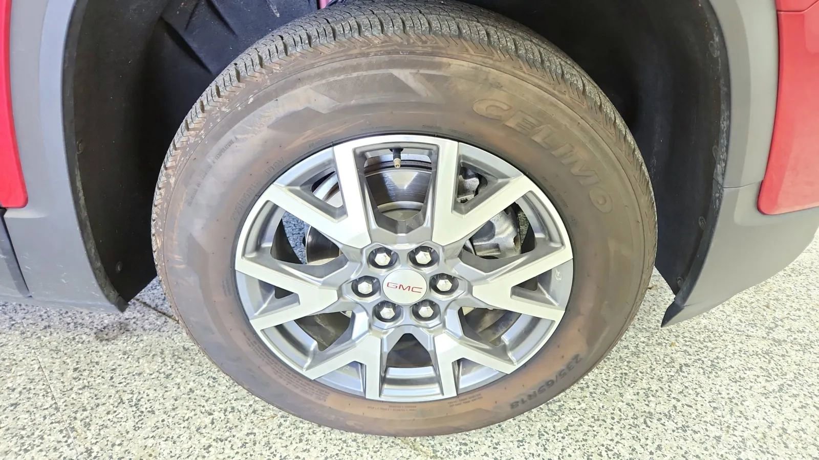 Used 2023 GMC Acadia SLT image 13