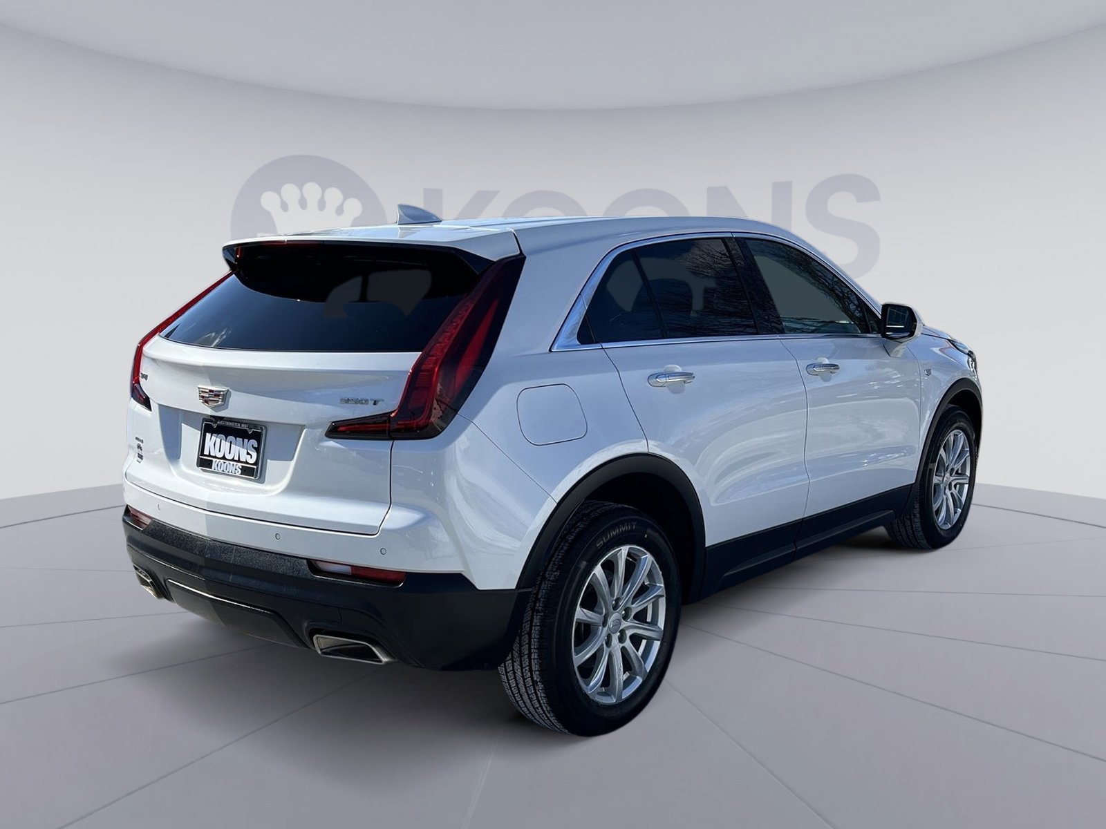 Used 2023 Cadillac XT4 Luxury w/ Cold Weather Package image 7