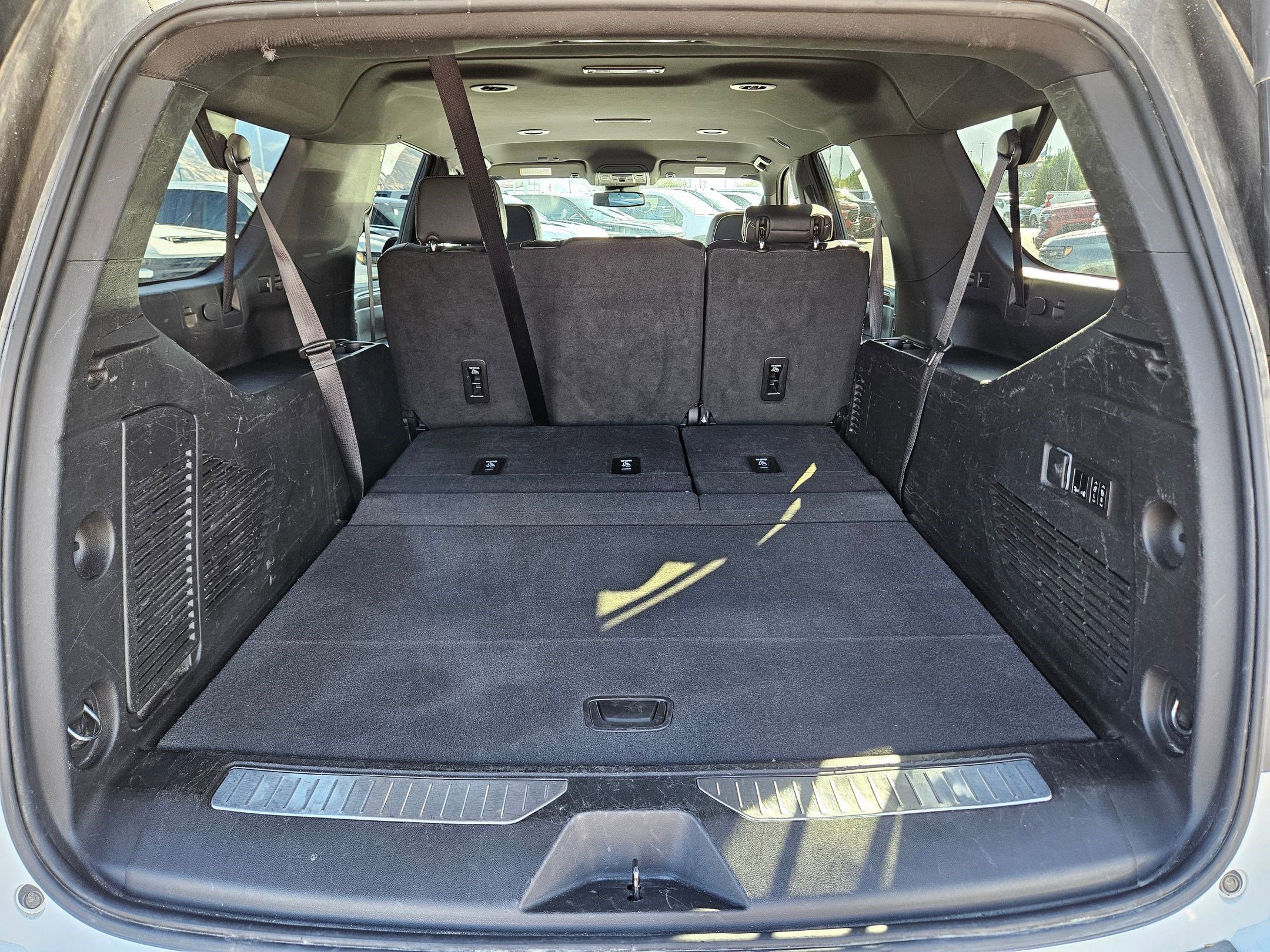 Used 2024 Chevrolet Suburban Premier image 31