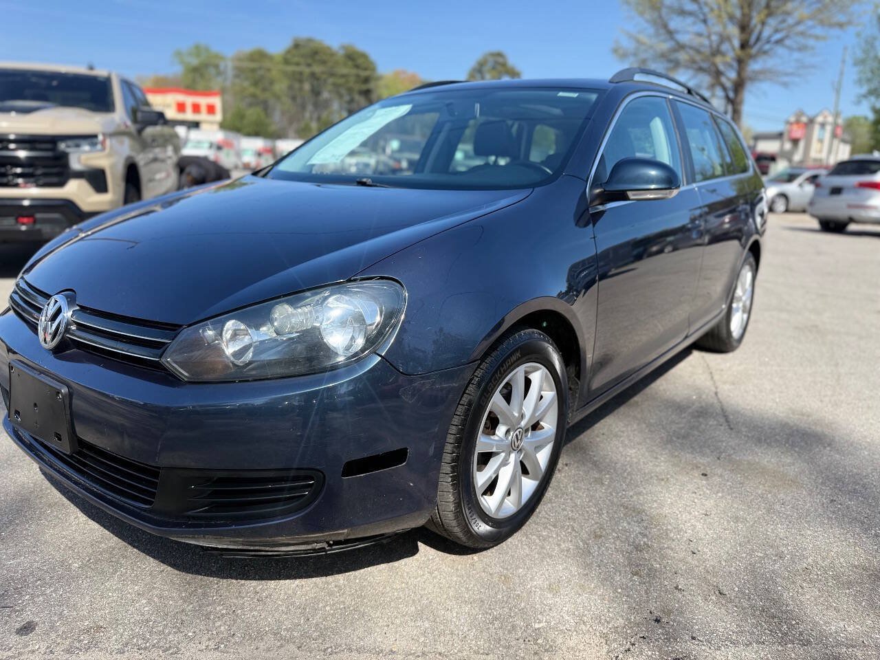Used 2010 Volkswagen Jetta SE FWD image 1