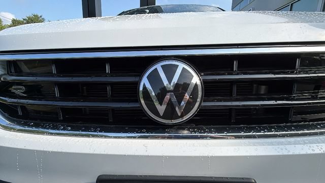 Used 2023 Volkswagen Tiguan SE R-Line AWD/4WD image 12