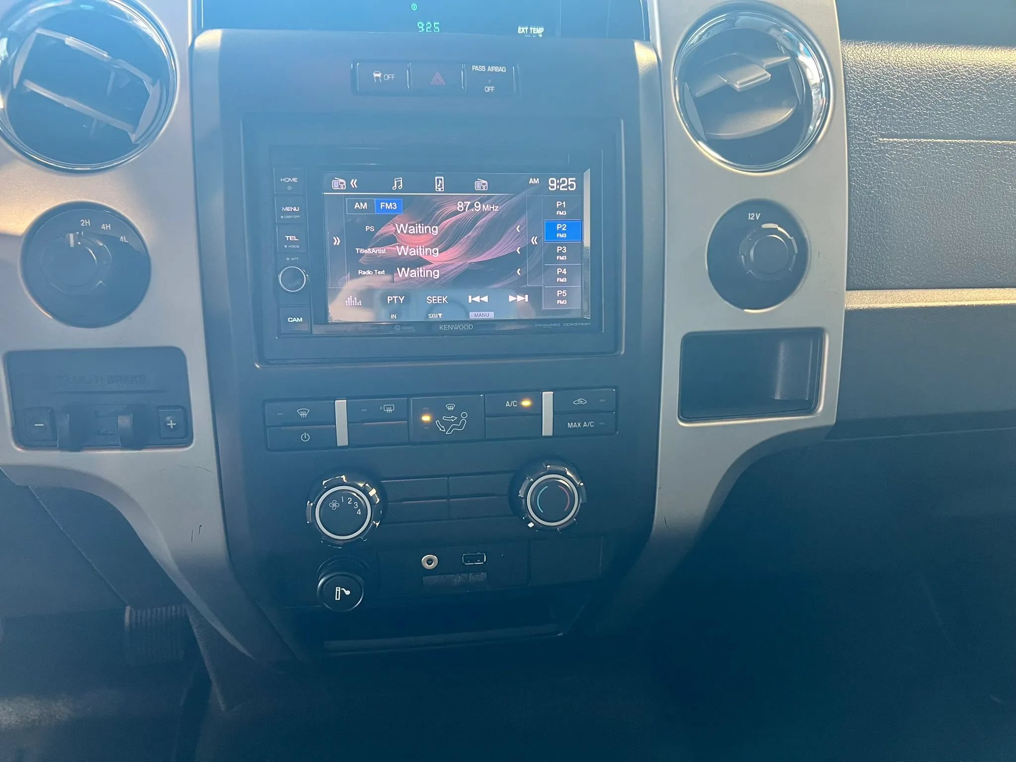 Used 2011 Ford F150 XLT w/ XLT Chrome Pkg AWD/4WD image 16